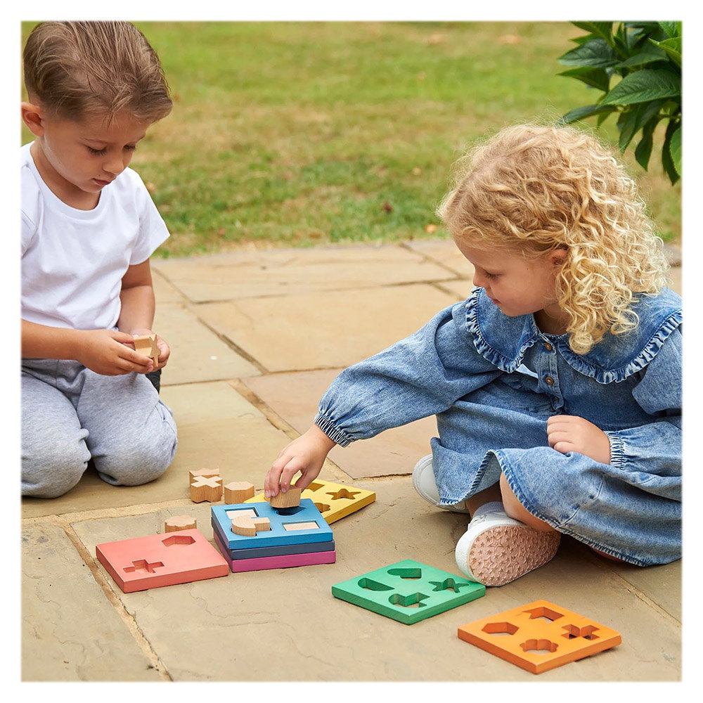 Shape Stacker, placi din lemn cu forme pentru sortat