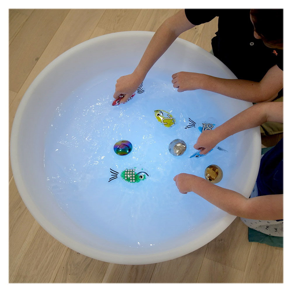Water Table, masa senzoriala luminoasa cu apa, Tickit